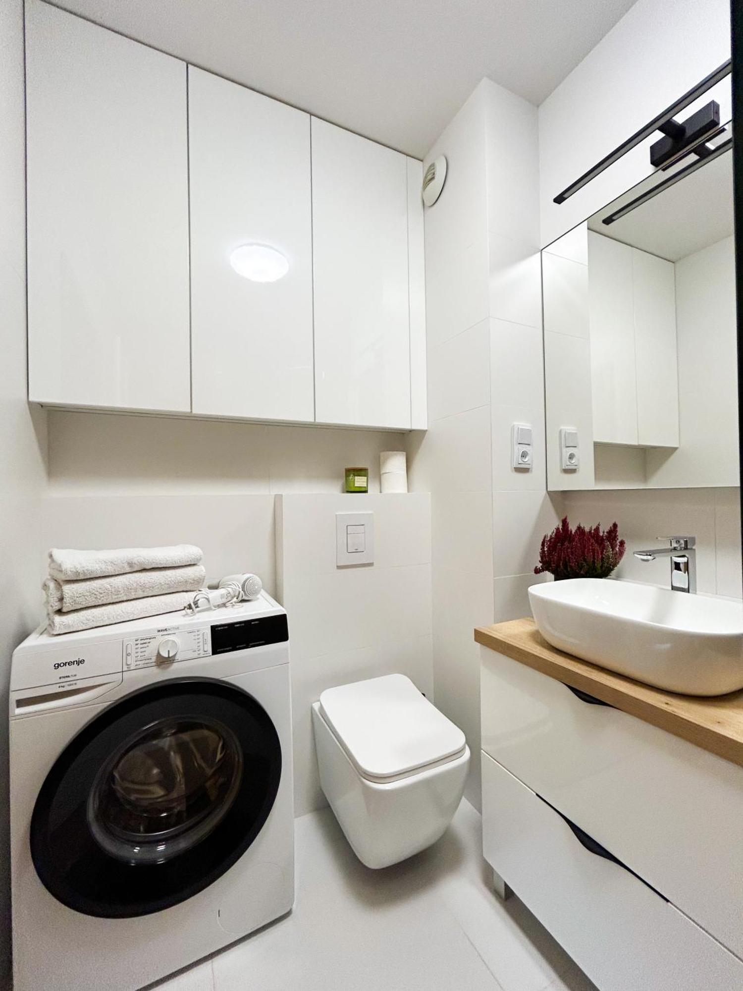 Lumina Stylish 3-Room Apart With Balcony Lodz  Exterior photo
